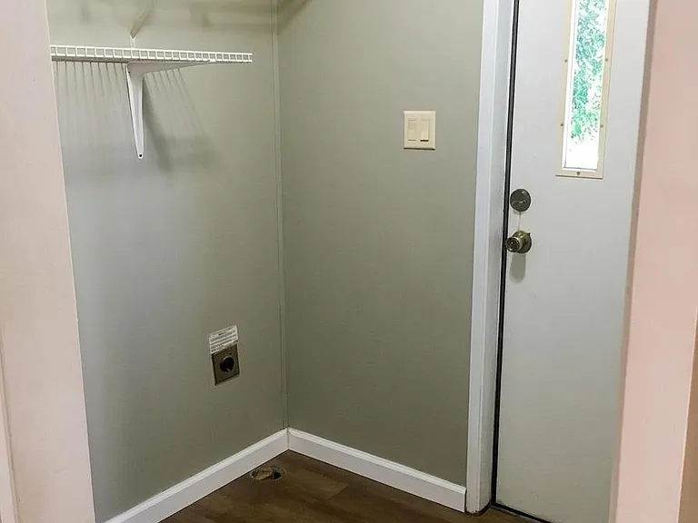 2360 Clinton Dr — Photo 6