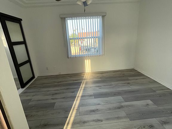 3rd image of 3114 W 52nd St
