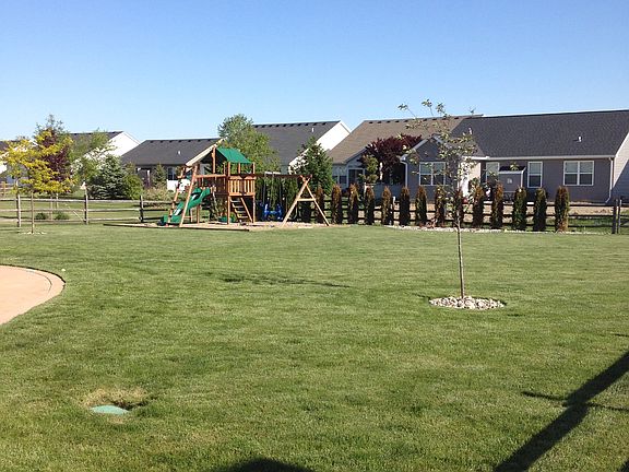 Great Fenced Yard w Play Set