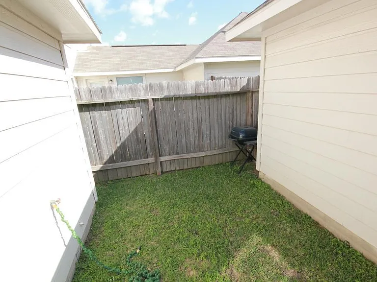 6418 Mountain Pines Ln — Photo 30