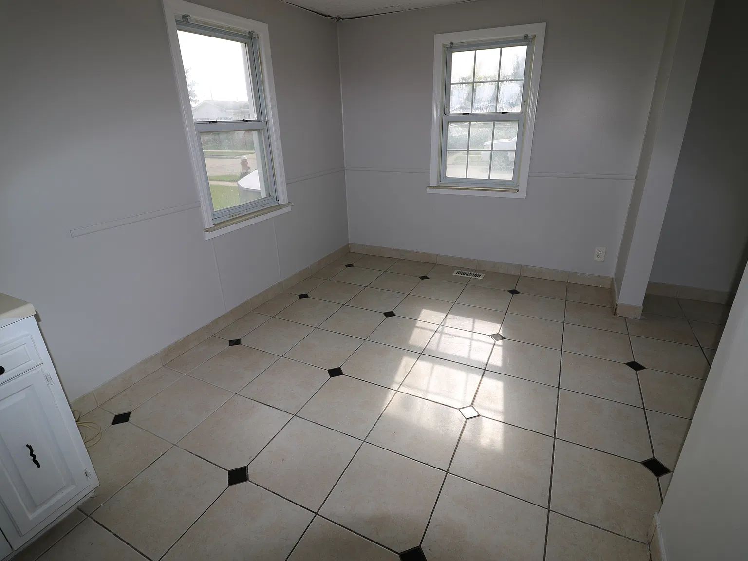 27182 Seyburn Avenue - 1 — Photo 4