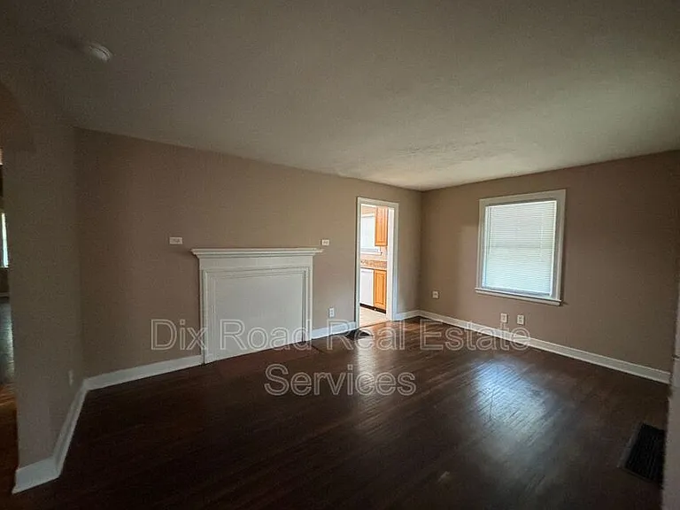 2827 Oxford Ave — Photo 6