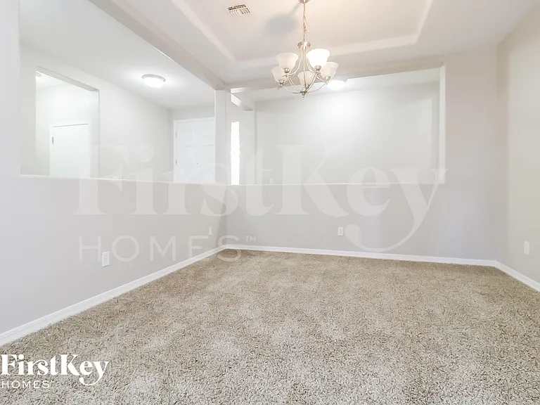 1842 S 222nd Ln — Photo 4