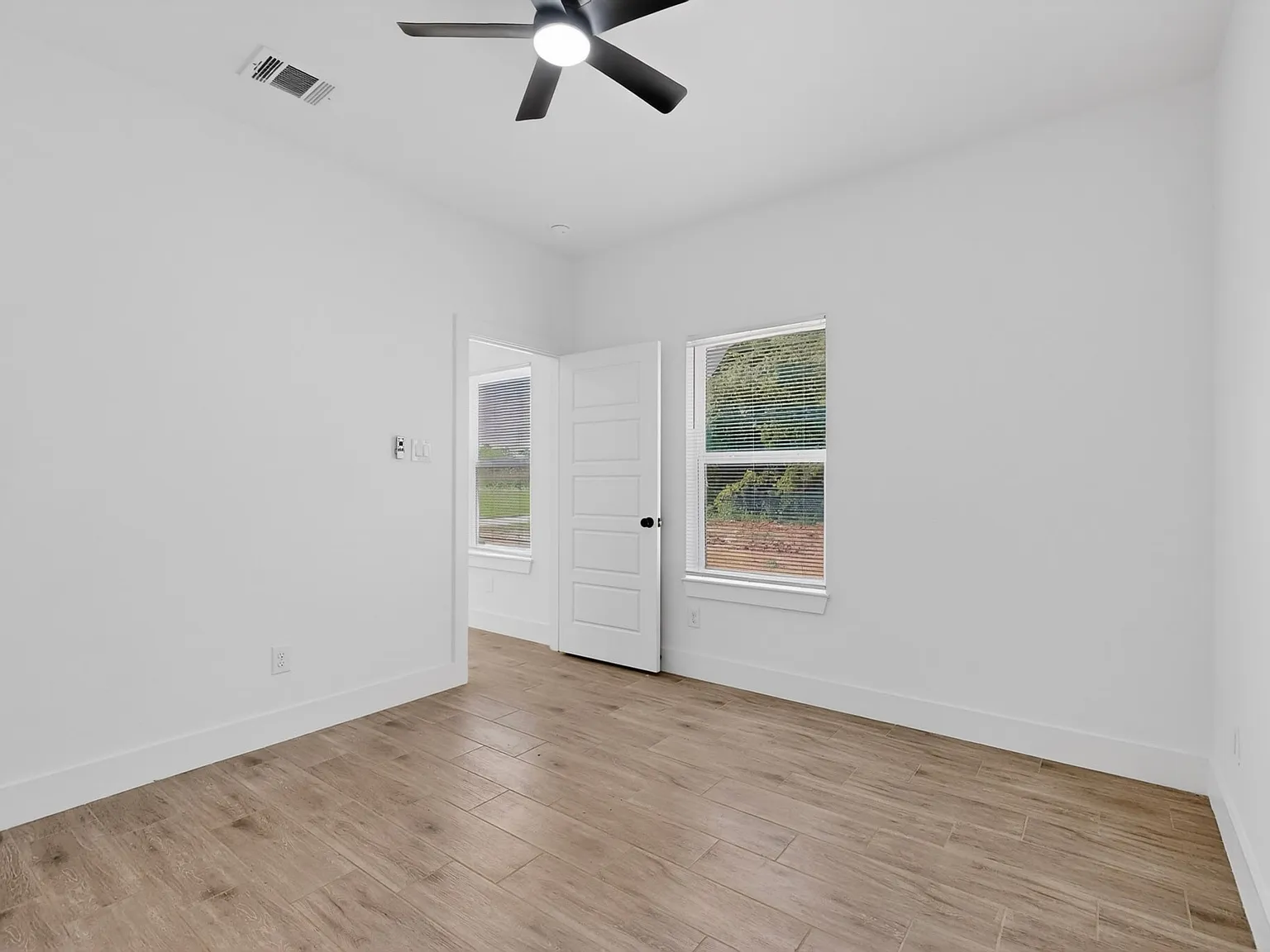 2 bed, 850 sqft, $1,425 — Photo 2