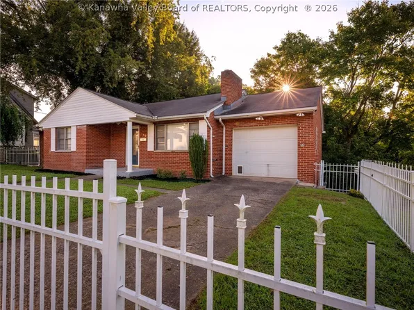 860 Chester Rd, Charleston, WV 25302