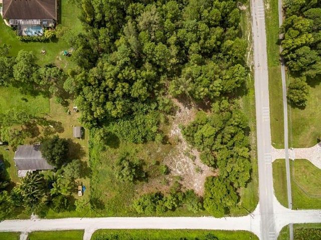 1st image of 16887 W Cheltenham Dr