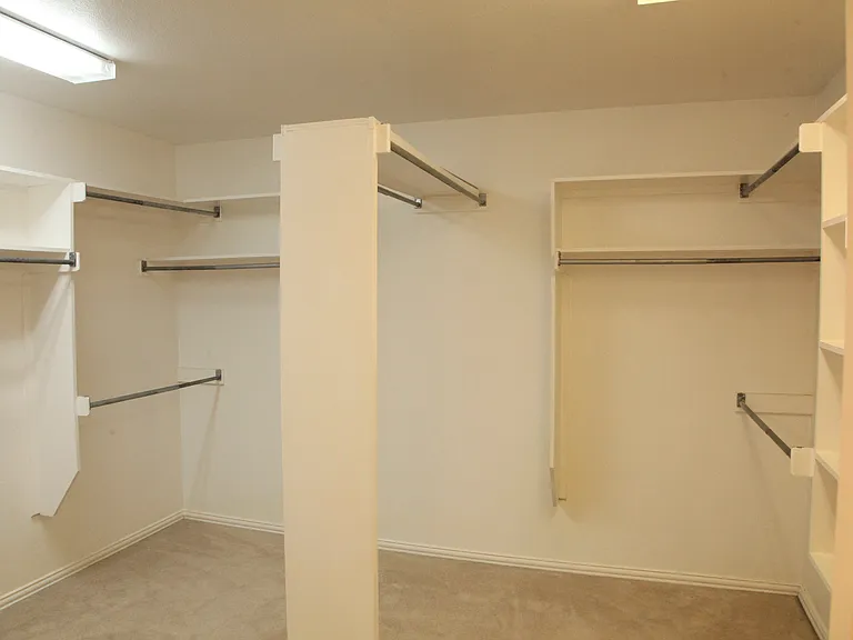 8605 Berwick Dr — Photo 15