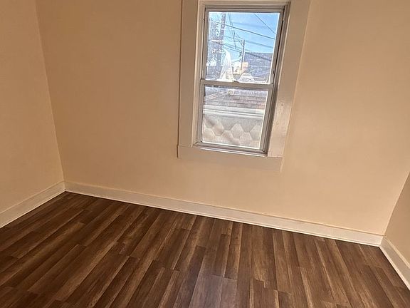 3rd image of 2227 W 19th St COACH