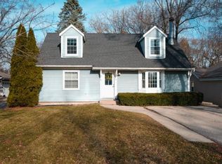 1007 Sunnyside Ave, Wauconda, IL 60084