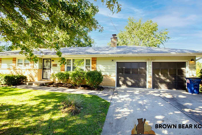 3 bed, 2.0 bath, 1325 sqft, $2,000 — Photo 2