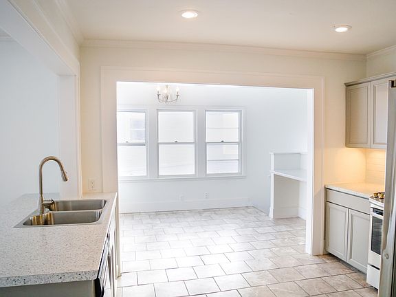 5th image of 615 Lynn Ave