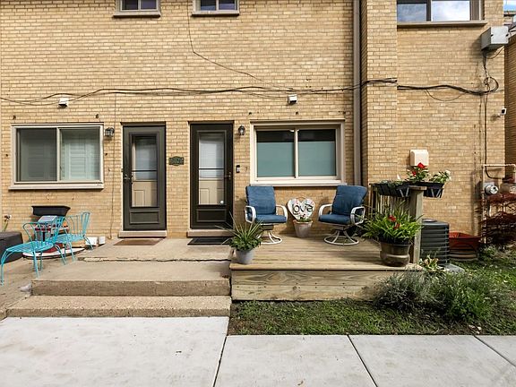 5th image of 6524 N Northwest Hwy #A
