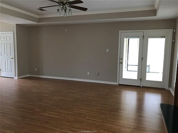 4th image of 713 Brussels Dr