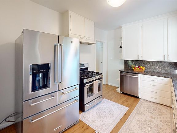 2nd image of 833 Belle Ave