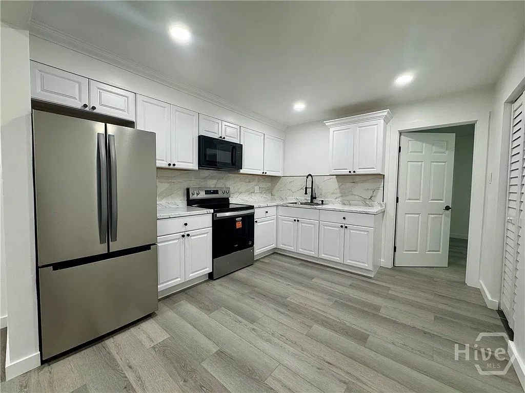 3 bed, 1.0 bath, 2282 sqft, $1,950 — Photo 4