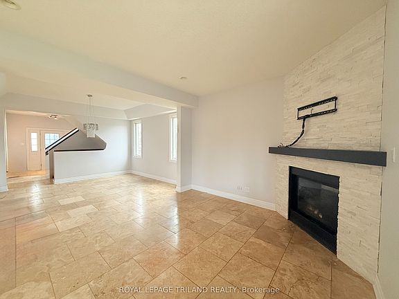 3rd image of 1499 Healy Rd