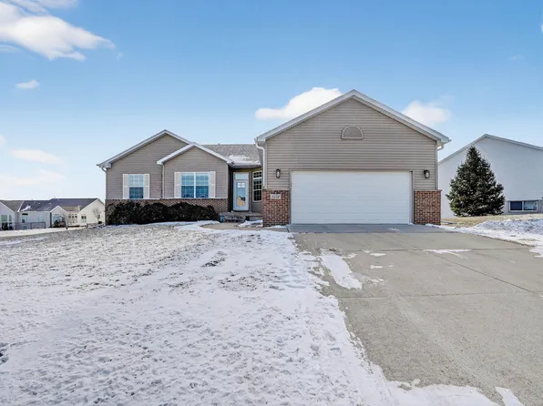 1402 Quail Ridge Rd, Cedar Falls, IA 50613