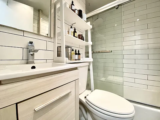 Rented by Voro NYC | media 11