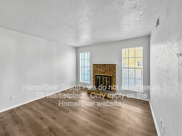9520 Royal Ln #211 — Photo 3
