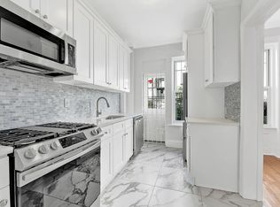 18 Pine St #A, Brooklyn, NY 11208
