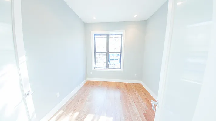 Rented by P Management | media 45