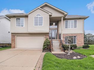 4670 Covington Ct, Rochester, MI 48306