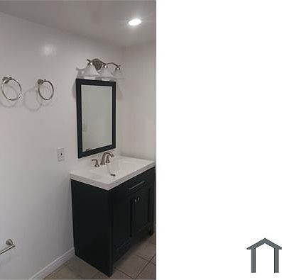 2nd image of 8935 Menlo Ave