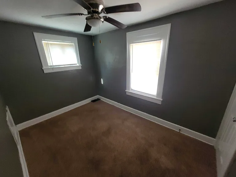 861 N Drexel Ave — Photo 3
