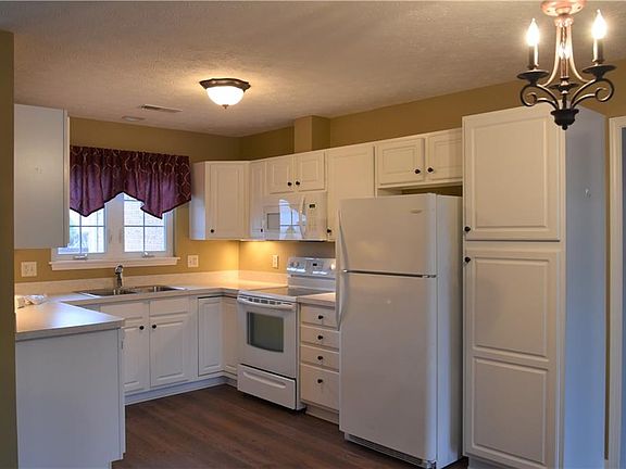 3rd image of 5281 Clover Dr