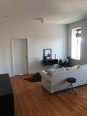 Rented by LDMI Realty Group LLC | media 28