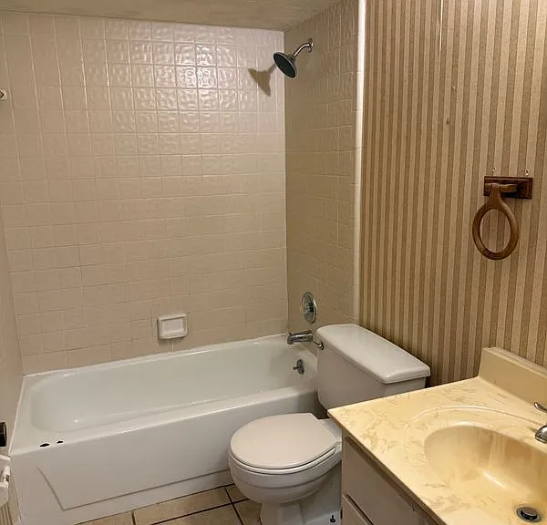 4304 SW 70th Ter #B — Photo 9