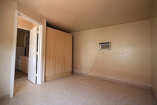 5th image of 912-A E Montebello Ave #A