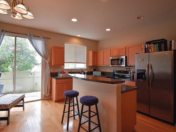 3rd image of 2340 Sunset Bluff Dr