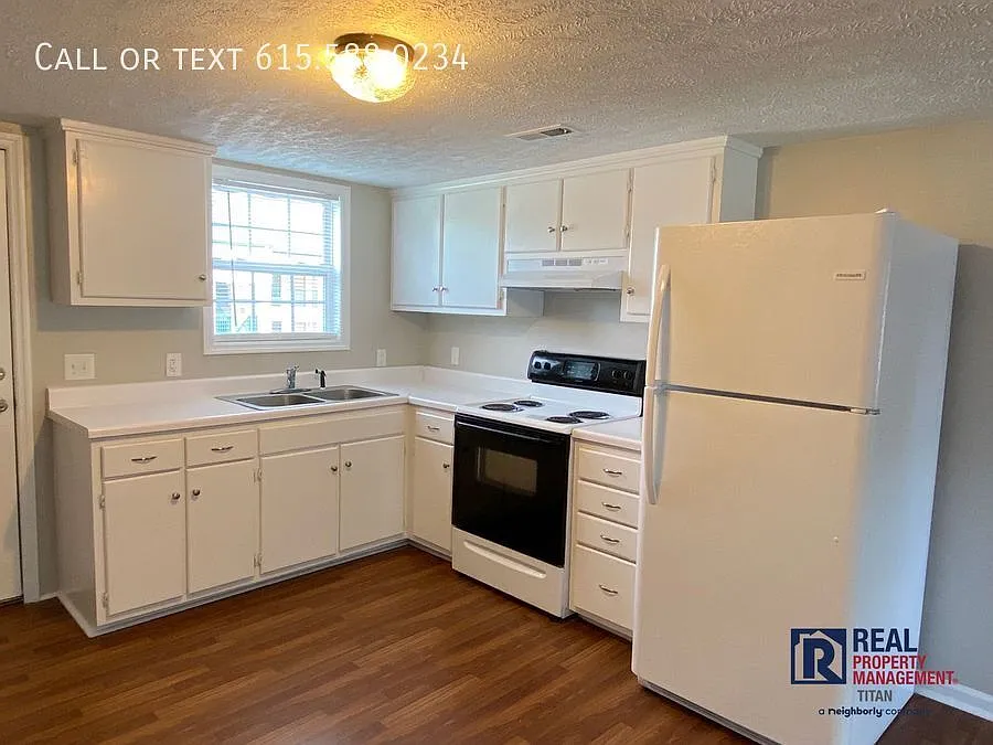 50% Off 1st Month's Rent! End Unit Conveniently Located 2BR/1.5BA Apartment in Lewisburg — Photo 2