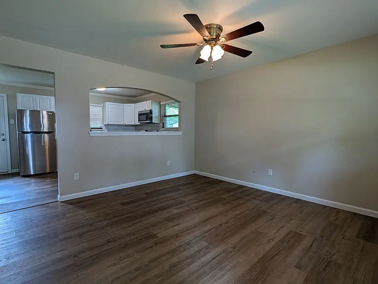 809 Jacobs Ln — Photo 2