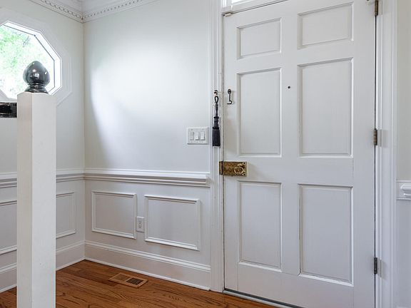 5th image of 802 Bremerton Drive