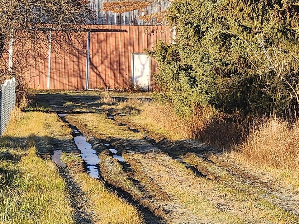 6955 Edison St, Avoca, MI 48006 MLS 24002698 Zillow