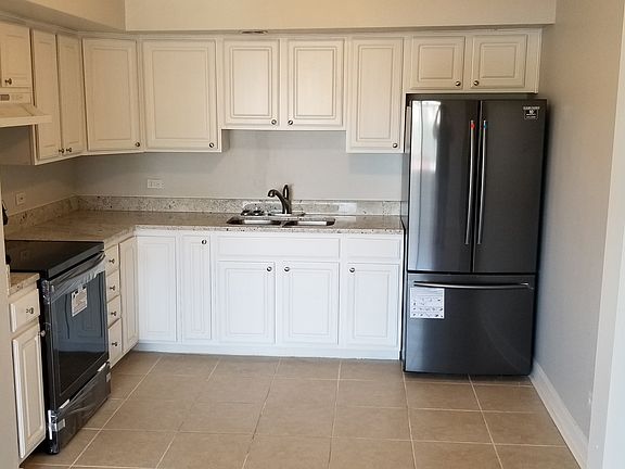 3rd image of 8701 S Sacramento Ave APT 2