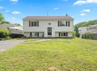 34 Pequot Ave, Warwick, RI 02889