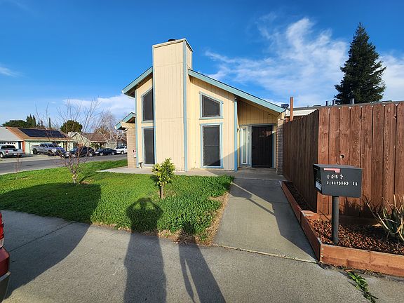 3rd image of 1376 Eaglerock Pl