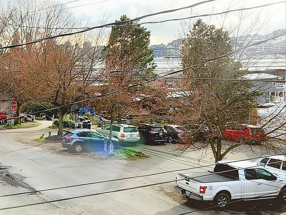 3rd image of 2316 Fairview Ave E APT B