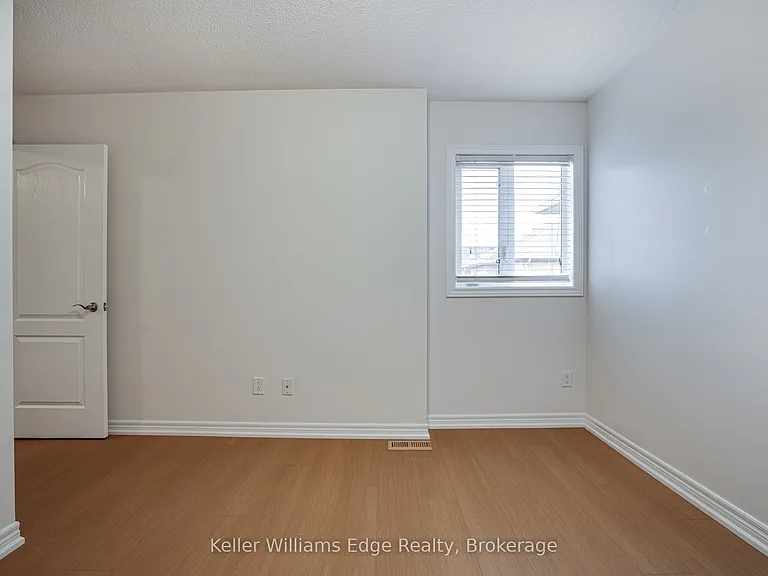 93 Glendarling Cres — Photo 33