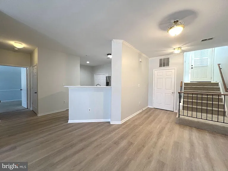 1439 Nestlewood Ct — Photo 10