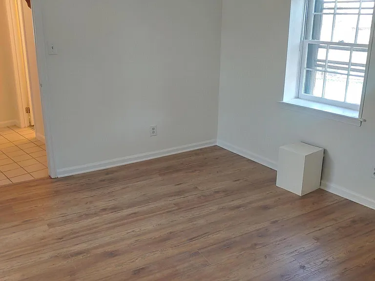 117 Green Ln #C — Photo 8