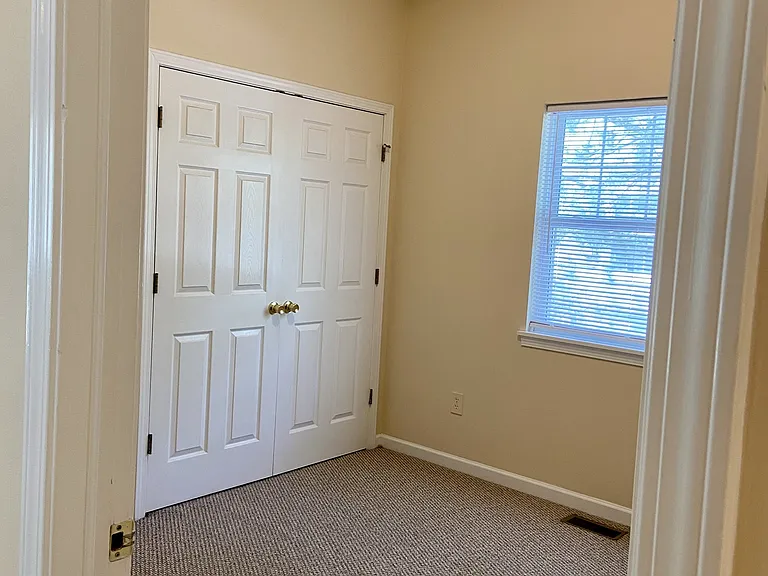 109 S Roosevelt St — Photo 5