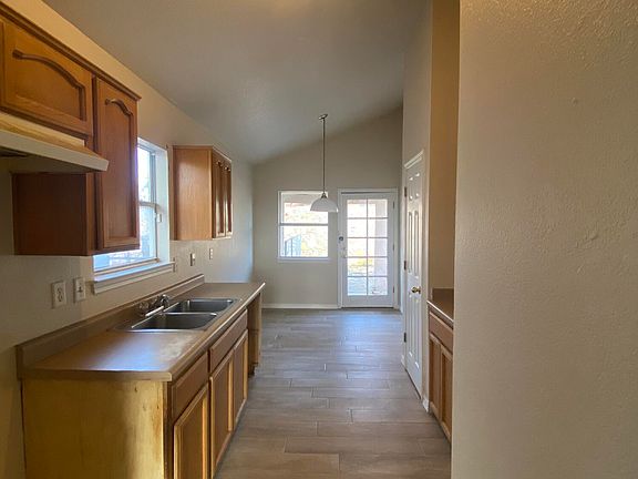 3rd image of 3916 Tierra Arena Dr