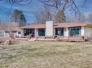 5087 Country Club Beach Rd, Port Washington, WI 53074