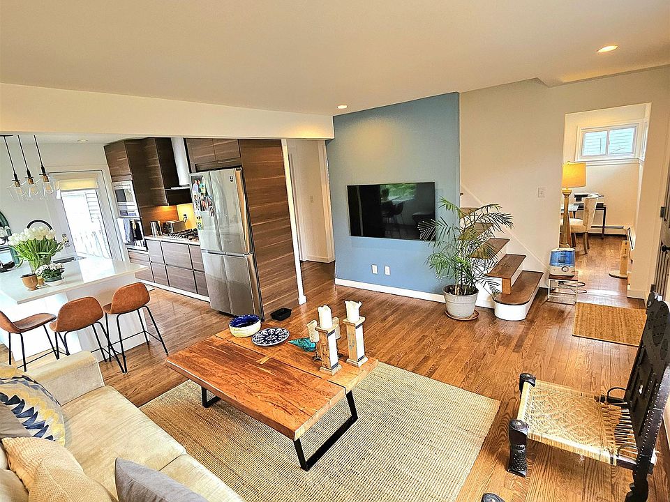 1st image of 301 E Glen Ave