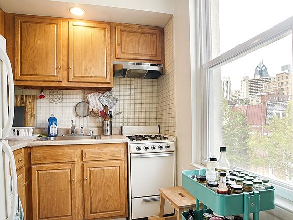 2nd image of 1200 Pine St #3