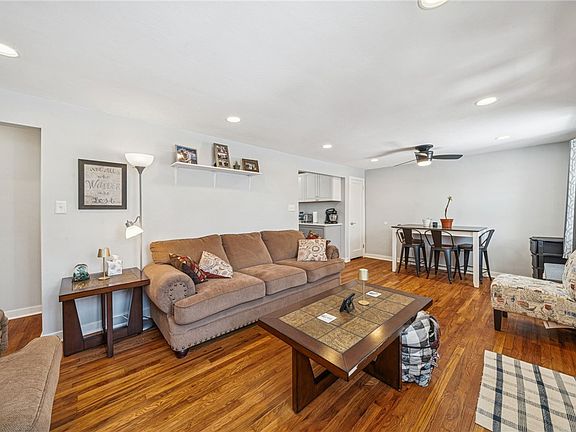 4th image of 15 Glenview Ave